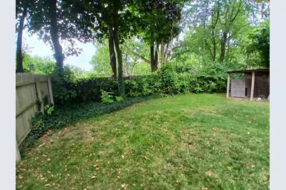 1053 E Empire Avenue, Benton Harbor, MI 49022 - Photo 12