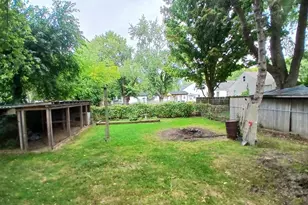 1053 E Empire Ave, Benton Harbor, MI 49022 - Photo 12