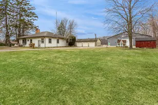 1123 W Marquette Woods Rd, Saint Joseph, MI 49085 - Photo 2