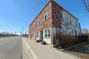 910 Monroe St, Carleton, MI 48117 - Photo 2