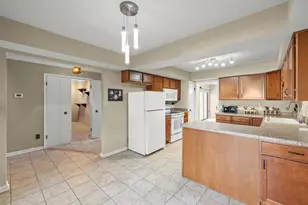 29322 Wellington Rd W, Southfield, MI 48034 - Photo 18