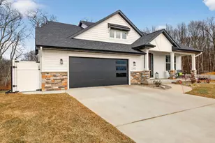 10597 Sharon Lee Ln, Portage, MI 49024 - Photo 2