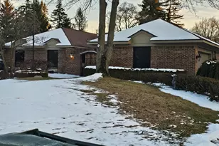 1923 Chalmers Dr W, Rochester Hills, MI 48309 - Photo 2