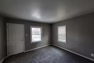 22032 Elizabeth St, Saint Clair Shores, MI 48080 - Photo 4