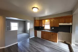 22032 Elizabeth St, Saint Clair Shores, MI 48080 - Photo 6