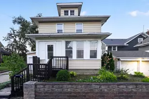 406 Garfield St, Jackson, MI 49203 - Photo 1