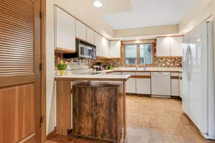 2429 Highpointe Dr, Kalamazoo, MI 49008 - Photo 6