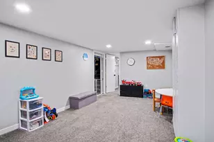 1253 Emerald Ave NE, Grand Rapids, MI 49505 - Photo 16