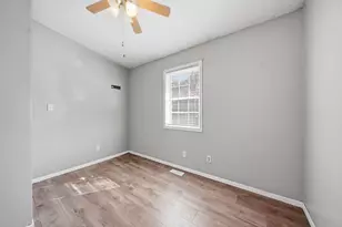 211 Hackett St, Jackson, MI 49202 - Photo 4