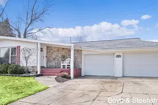 609 Westway Dr NW, Grand Rapids, MI 49534 - Photo 2