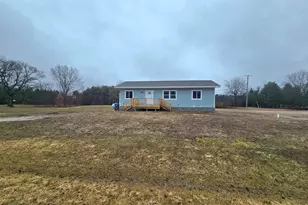 5885 73 1/2 St, South Haven, MI 49090 - Photo 1