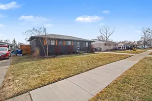 38249 N Jean Ct, Westland, MI 48186 - Photo 2