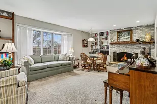 422 Briar Ct, Saint Joseph, MI 49085 - Photo 4