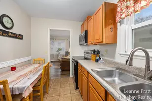 71 S Cedar Ave, Battle Creek, MI 49037 - Photo 12