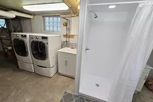 21671 Sunnyview St, Clinton Twp, MI 48035 - Photo 24