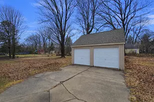 21671 Sunnyview St, Clinton Twp, MI 48035 - Photo 6