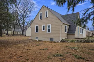 21671 Sunnyview St, Clinton Twp, MI 48035 - Photo 2