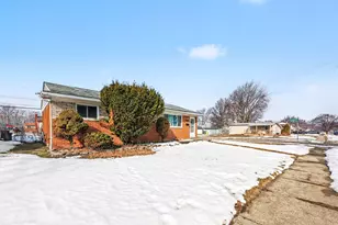 34353 Chope Pl, Clinton Twp, MI 48035 - Photo 2