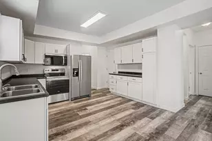 16 S Broad St, Battle Creek, MI 49017 - Photo 8