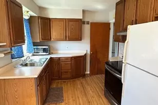 907 Bruce St, Ann Arbor, MI 48103 - Photo 2