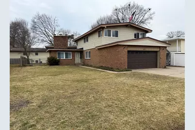 910 Elizabeth Court, Mount Pleasant, MI 48858 - Photo 2