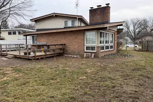 910 Elizabeth Ct, Mount Pleasant, MI 48858 - Photo 4