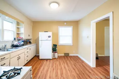 296 W Larch Avenue, Muskegon, MI 49441 - Photo 24