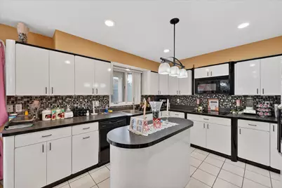 19444 Jack Pine Drive, Macomb, MI 48042 - Photo 18
