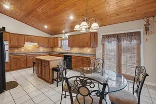 10044 W Sargent Rd, Fowlerville, MI 48836 - Photo 10