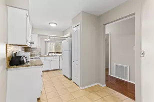 4912 Ashley Ln, Waterford, MI 48329 - Photo 8