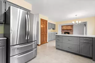 1284 Brandywine St, Temperance, MI 48182 - Photo 4