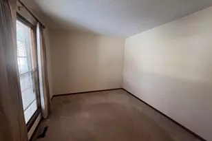 2253 Edington Dr SE, Grand Rapids, MI 49508 - Photo 14