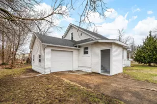 608 W High St, Dowagiac, MI 49047 - Photo 24