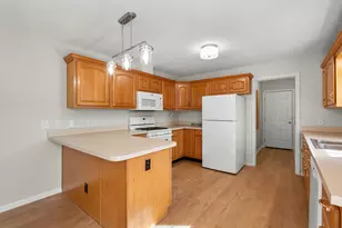 1016 W Villas Dr, Vicksburg, MI 49097 - Photo 8