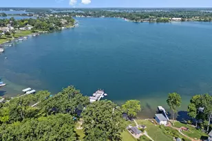 2330 N Pine Center Dr, West Bloomfield, MI 48323 - Photo 62