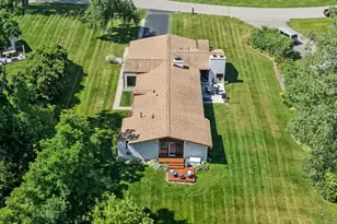 2330 N Pine Center Dr, West Bloomfield, MI 48323 - Photo 46