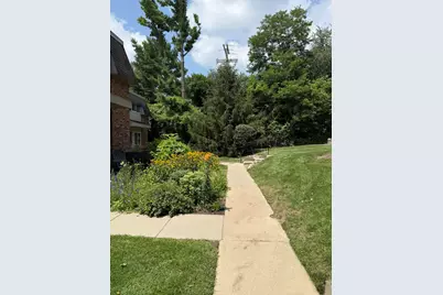 519 Longshore Drive #B, Ann Arbor, MI 48105 - Photo 2