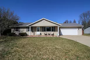 17064 Hawk Ct, Three Rivers, MI 49093 - Photo 2