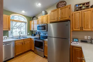 2940 Bentbrooke Dr, Holland, MI 49424 - Photo 4