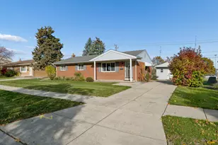 241 Nichols Dr, Saline, MI 48176 - Photo 2