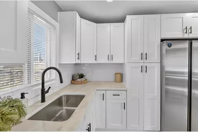 22002 Fenster Street, Belleville, MI 48111 - Photo 16