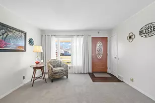 29726 Red Cedar Dr, Flat Rock, MI 48134 - Photo 4