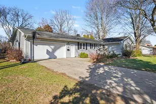 908 Galyn St, Sturgis, MI 49091 - Photo 2