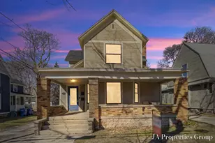 921 Fairmount St SE, Grand Rapids, MI 49506 - Photo 2