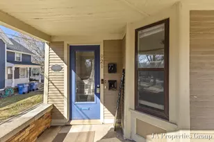 921 Fairmount St SE, Grand Rapids, MI 49506 - Photo 2