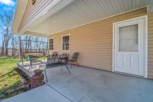 2722 Woodsview Dr, Hillsdale, MI 49242 - Photo 14