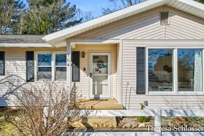 704 Cherry Avenue, Big Rapids, MI 49307 - Photo 4
