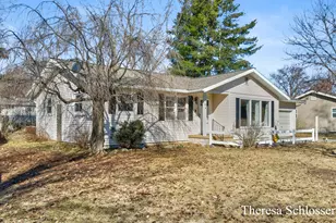 704 Cherry Ave, Big Rapids, MI 49307 - Photo 2