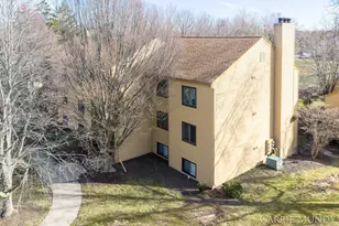 300 Farington Blvd, Holland, MI 49423 - Photo 4