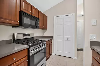 758 W Barrington Circle, Jackson, MI 49203 - Photo 8